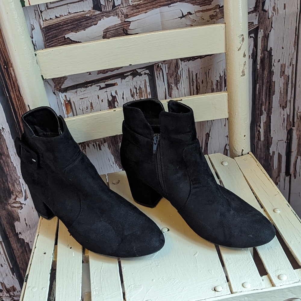 Andres Machado booties